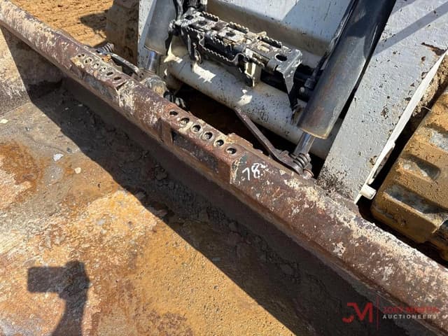 Image of Bobcat T650 equipment image 2