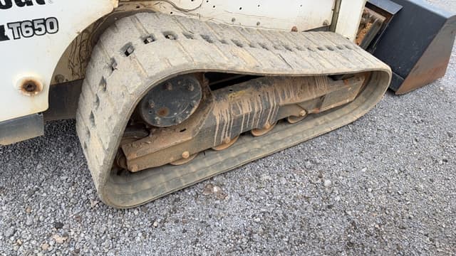 Image of Bobcat T650 equipment image 4