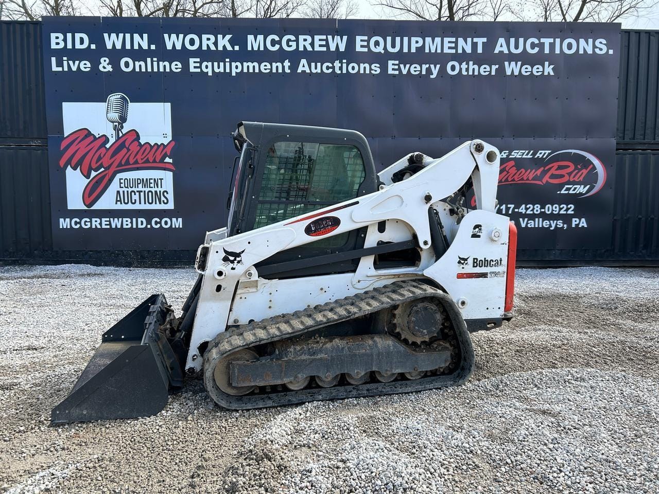2017 Bobcat T740 Equipment Image0