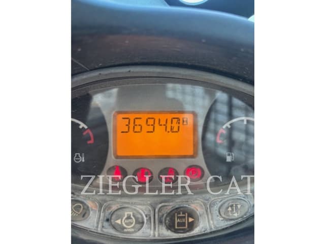 Image of Bobcat T740 equipment image 4