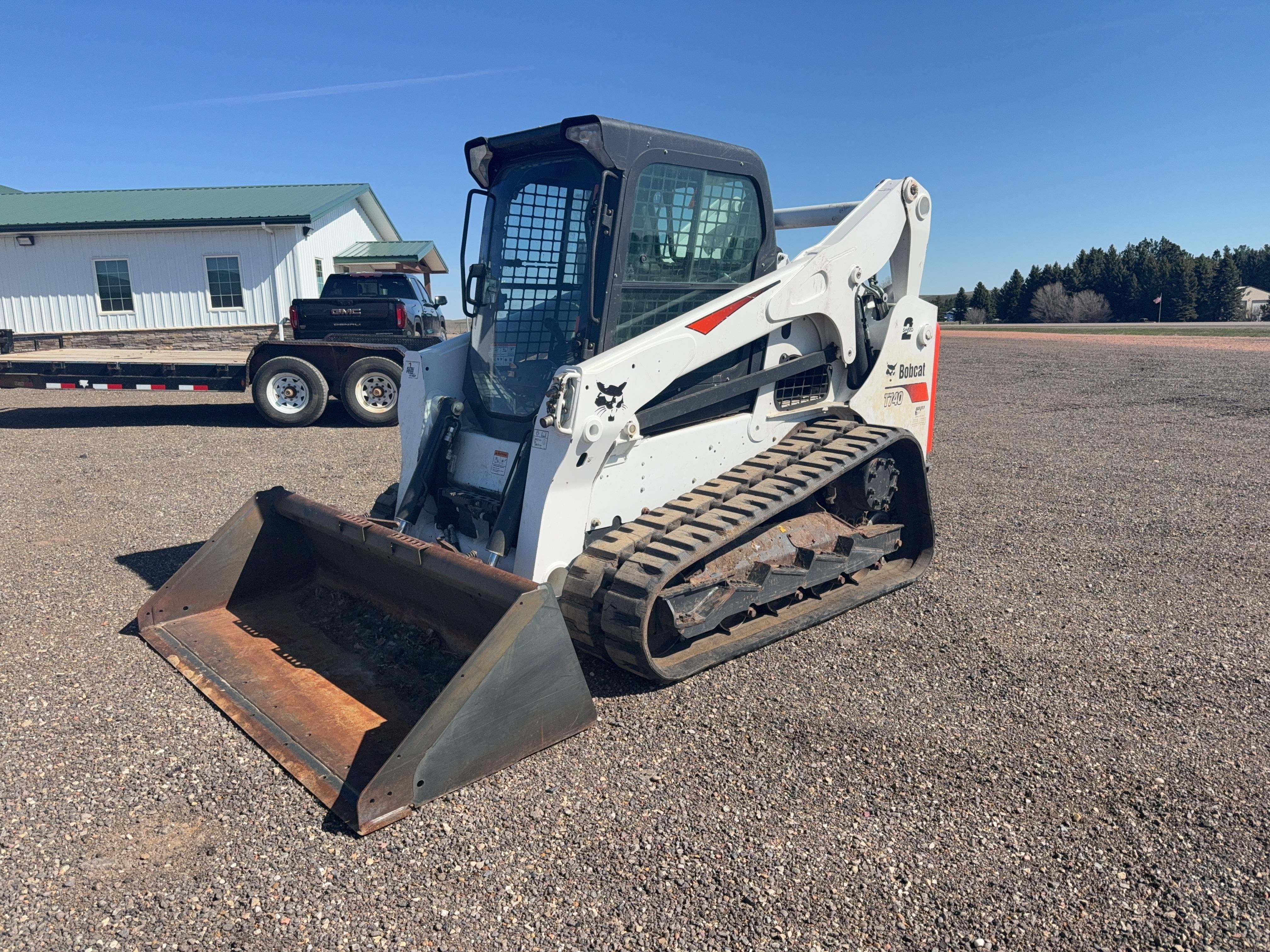 2017 Bobcat T740 Equipment Image0