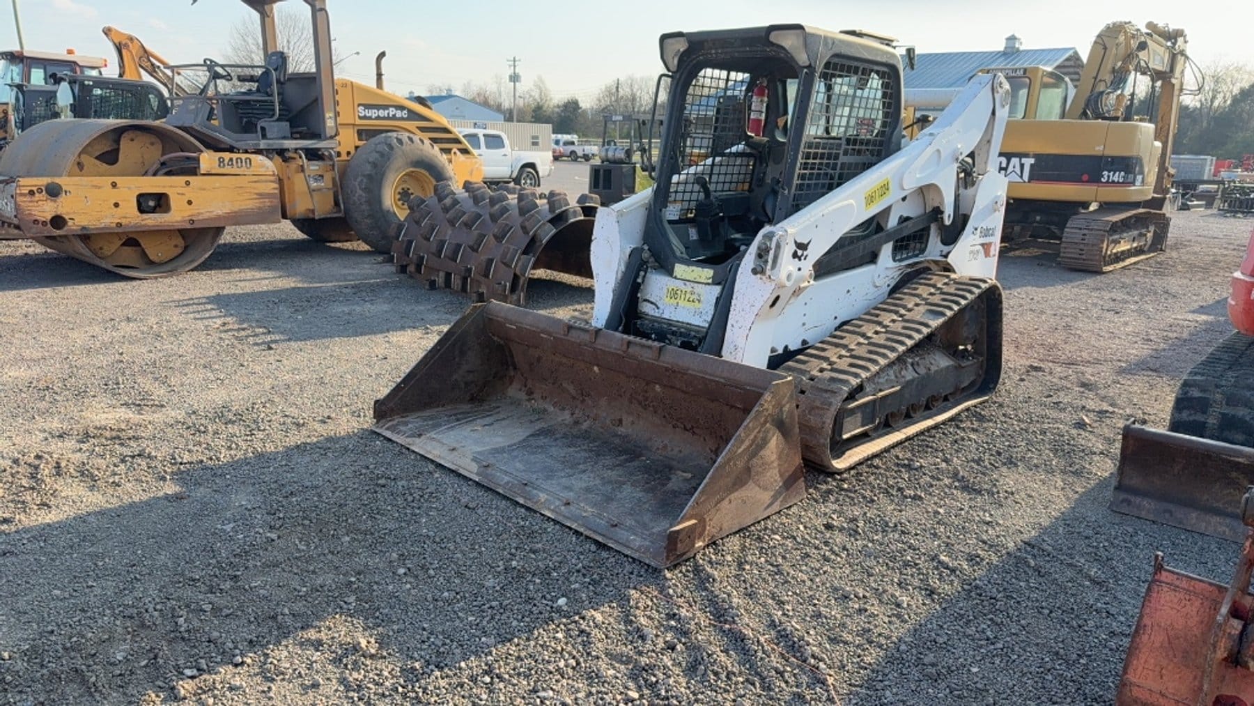 2017 Bobcat T740 Equipment Image0