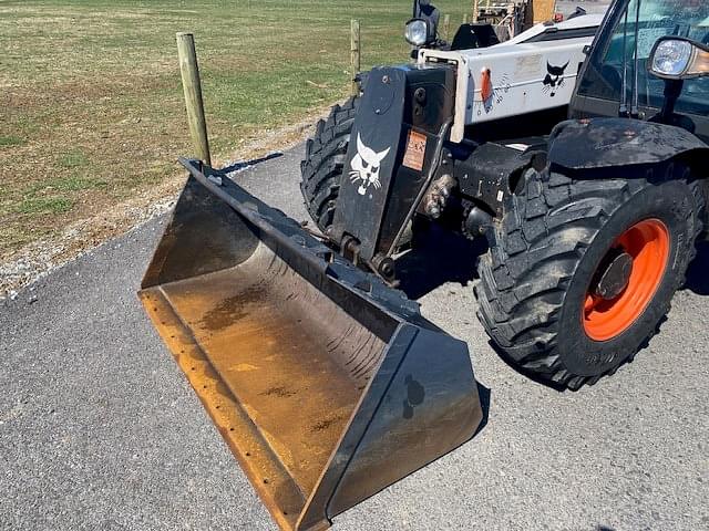 Image of Bobcat V519 equipment image 1