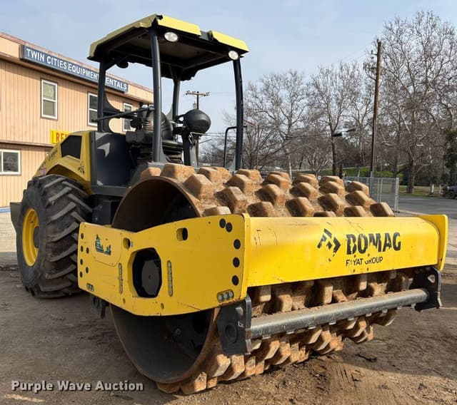 Image of Bomag BW211PD-5 equipment image 2