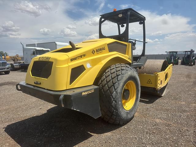 Image of Bomag BW211D-5 equipment image 3