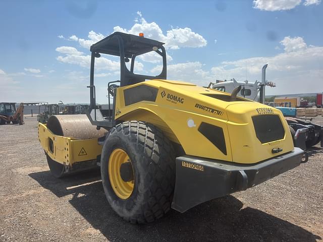 Image of Bomag BW211D-5 equipment image 2
