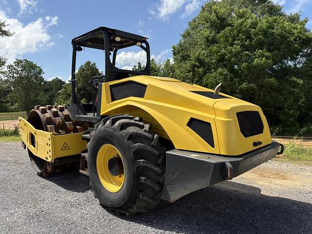 Image of Bomag BW211PDH-5 equipment image 4
