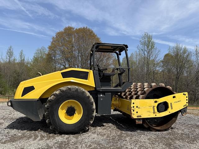 Image of Bomag BW211PDH-5 equipment image 1