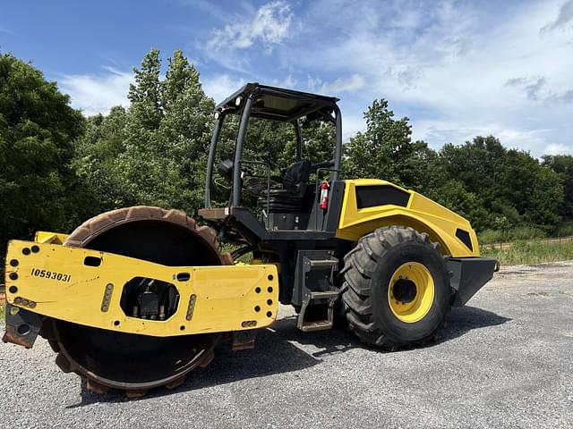 Image of Bomag BW211PDH-5 equipment image 1