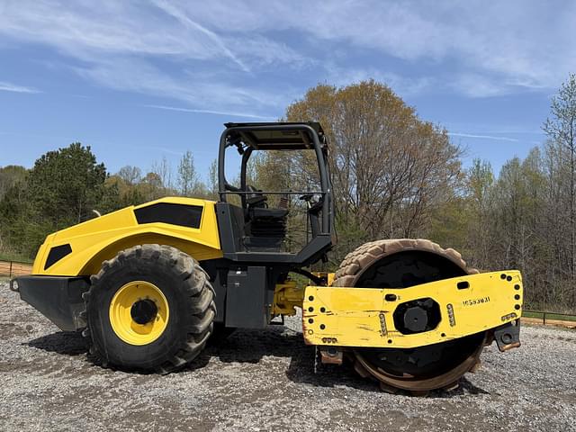 Image of Bomag BW211PDH-5 equipment image 2