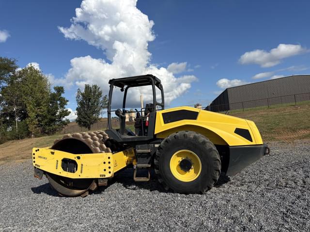 Image of Bomag BW211PD-5 equipment image 4