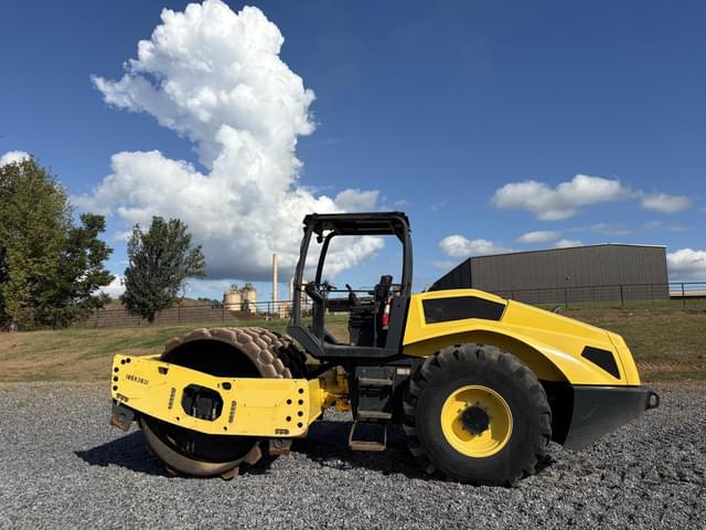 Image of Bomag BW211PD-5 equipment image 3