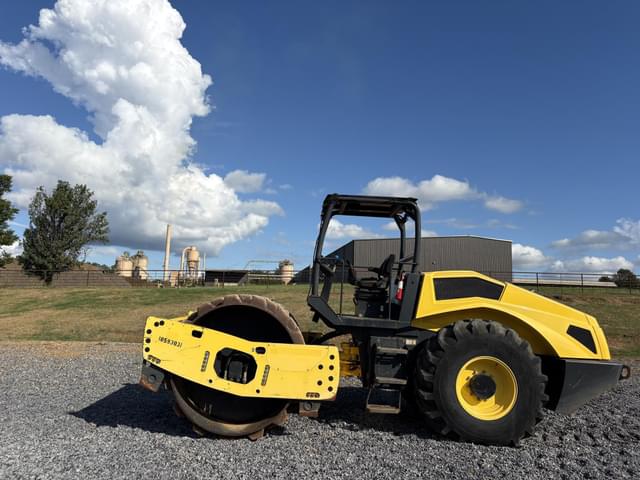 Image of Bomag BW211PD-5 equipment image 2