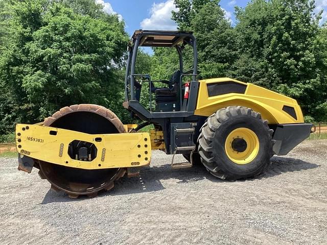 Image of Bomag BW211PDH-5 equipment image 1