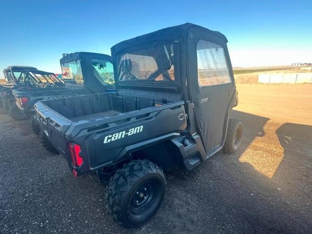 Image of Can-Am Defender HD10 equipment image 3
