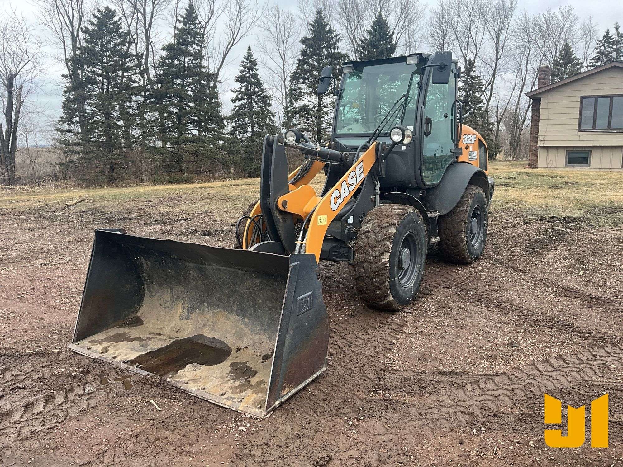 2017 Case 321F Equipment Image0