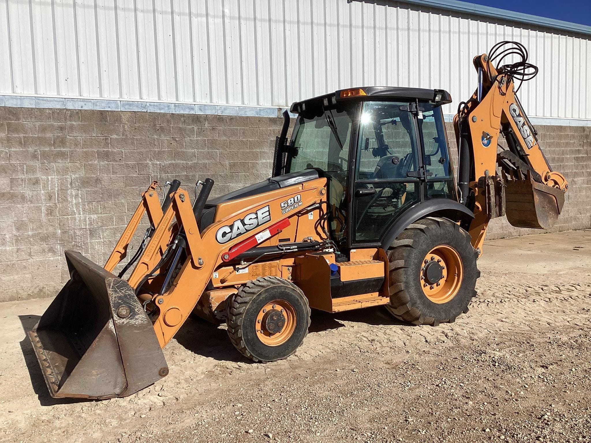 2017 Case 580 Super N Equipment Image0
