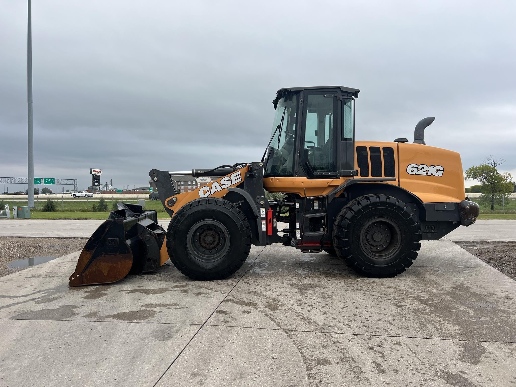 2017 Case 621G Equipment Image0