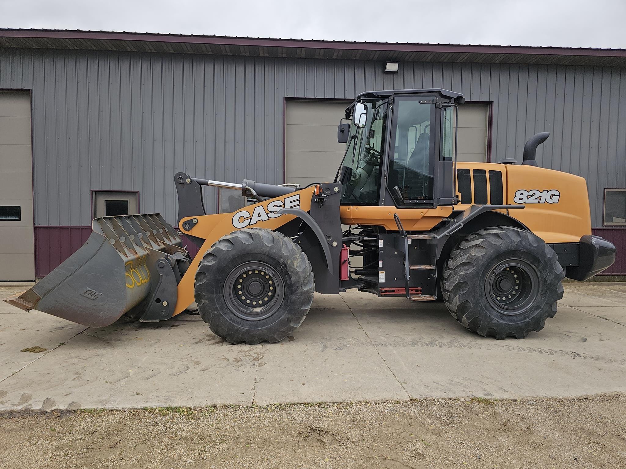 2017 Case 821G Equipment Image0