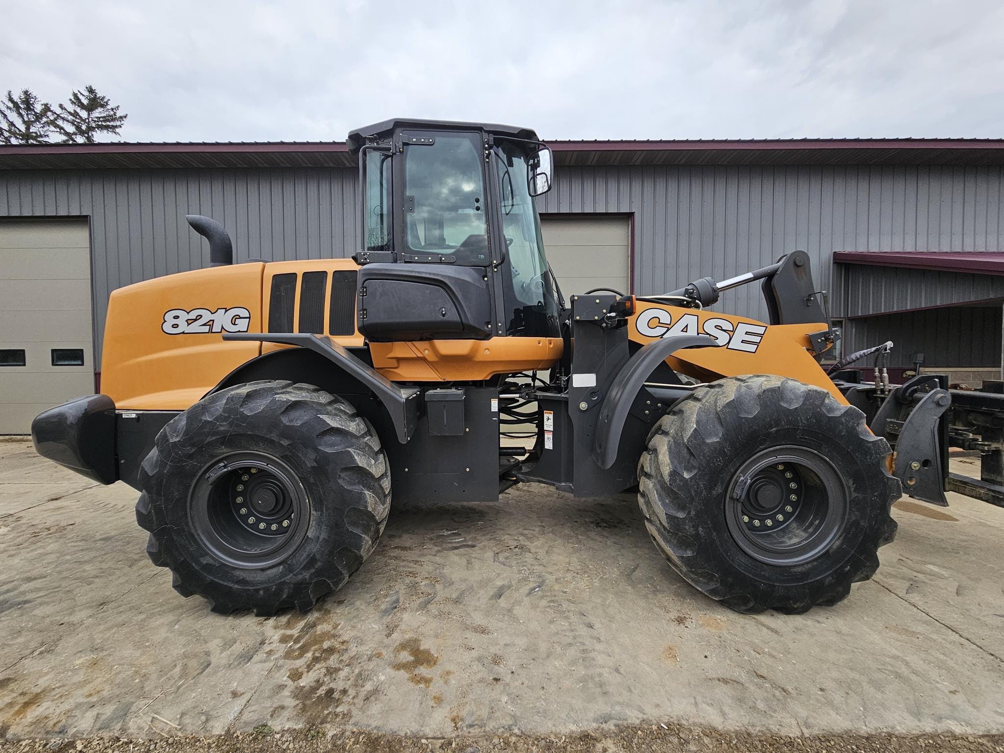 2017 Case 821G Equipment Image0