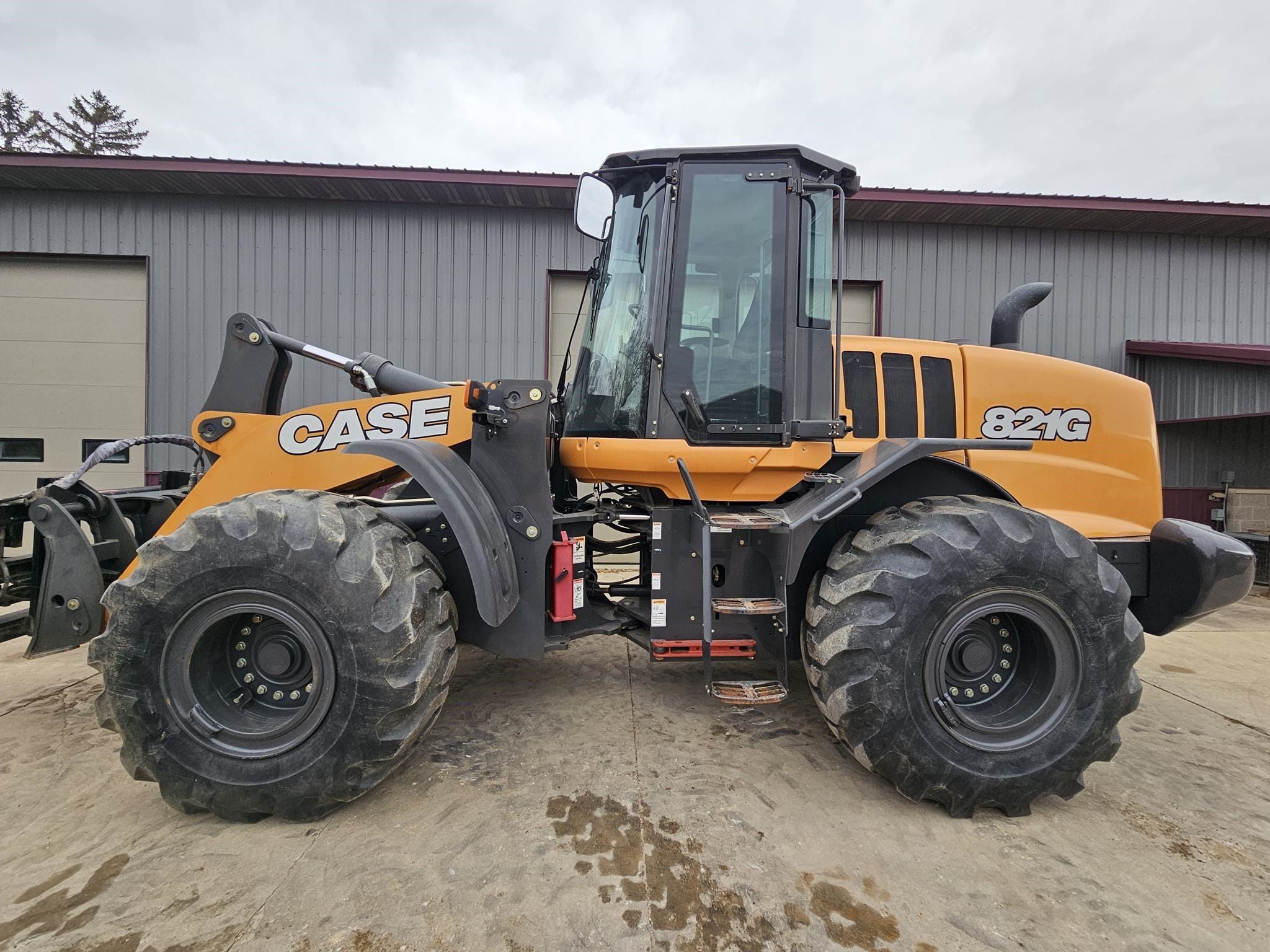 2017 Case 821G Equipment Image0