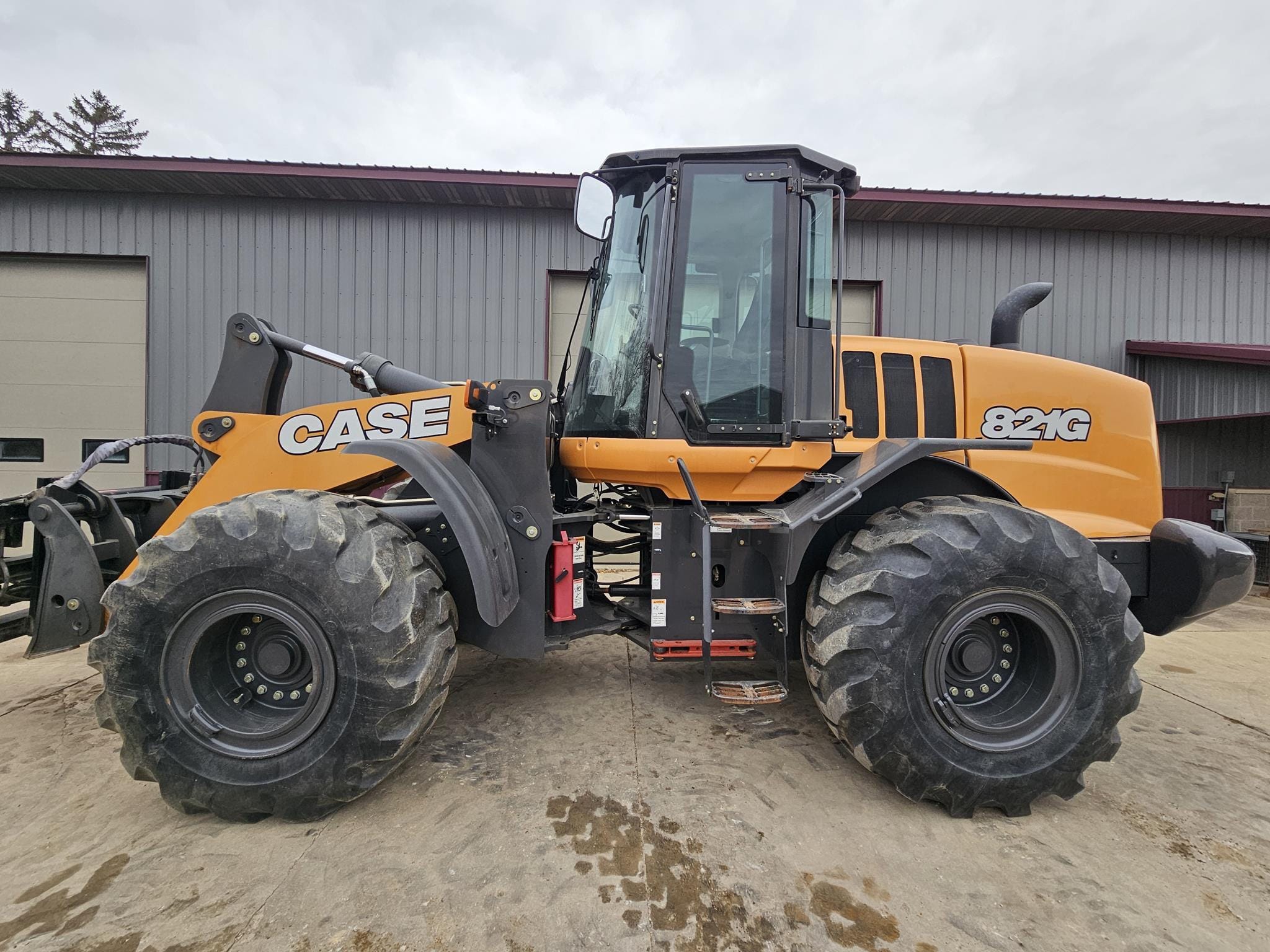 2017 Case 821G Equipment Image0
