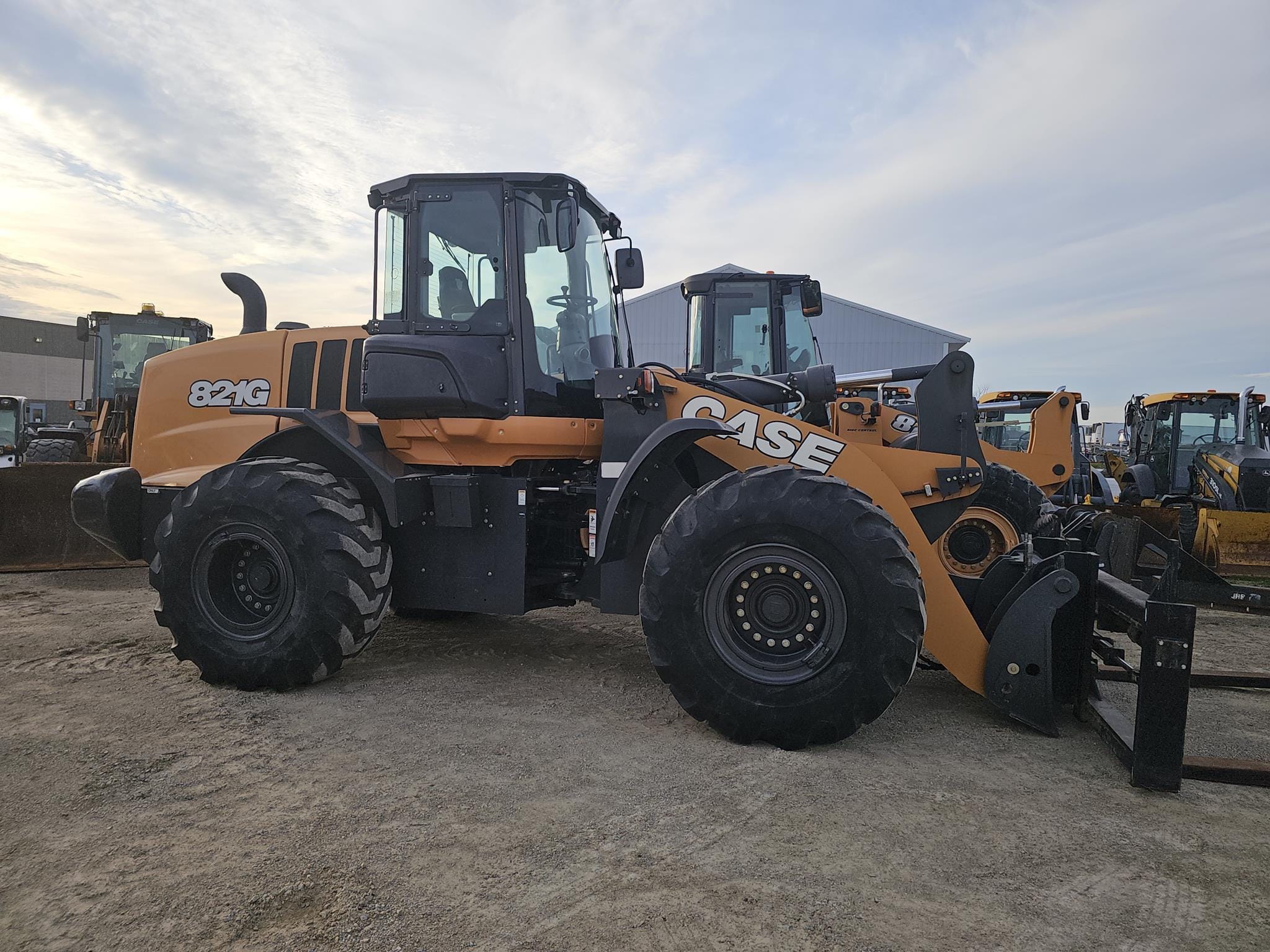 2017 Case 821G Equipment Image0