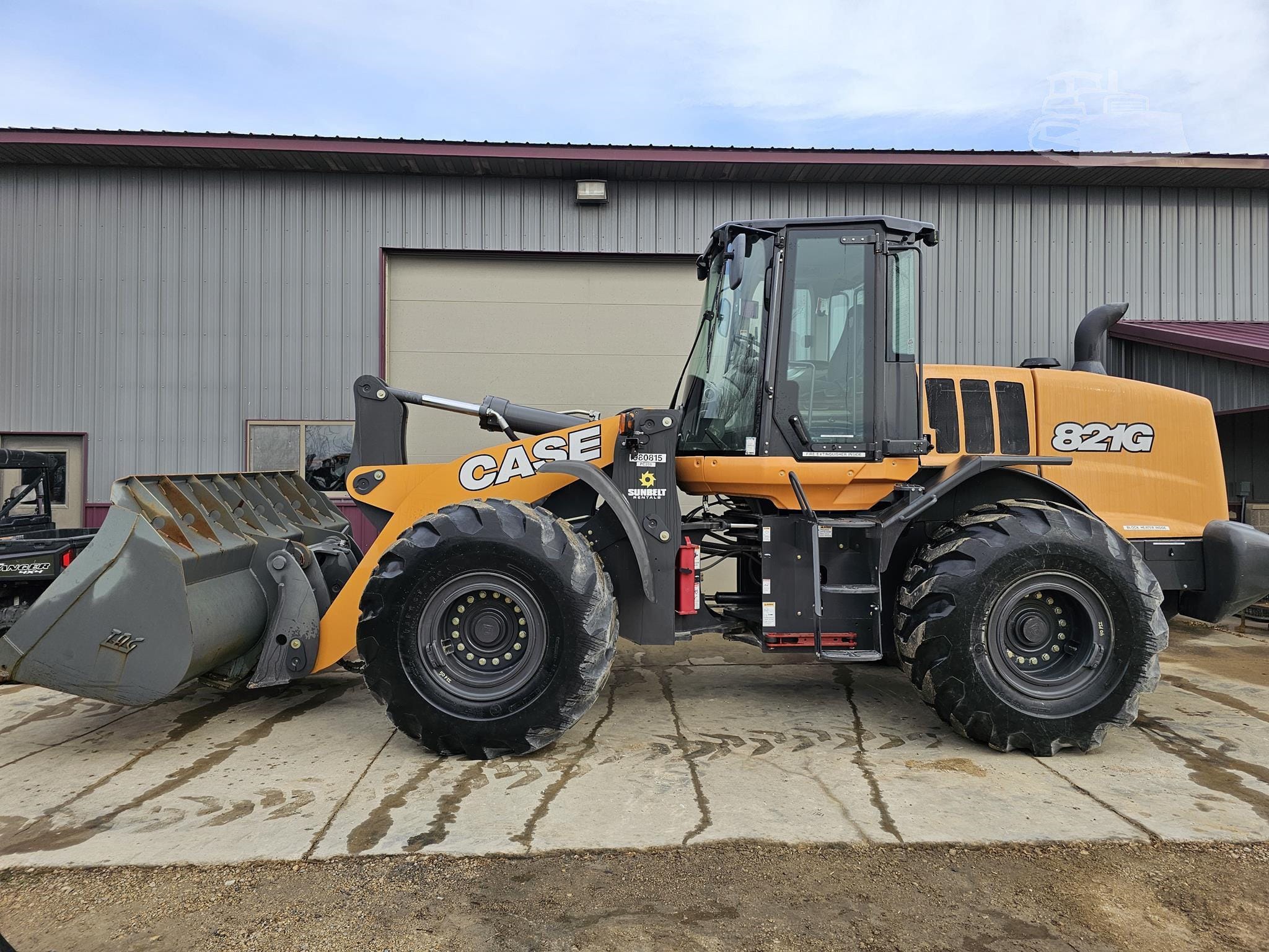 2017 Case 821G Equipment Image0