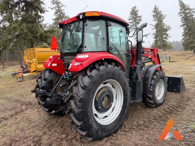 Image of Case IH Farmall 110C equipment image 4