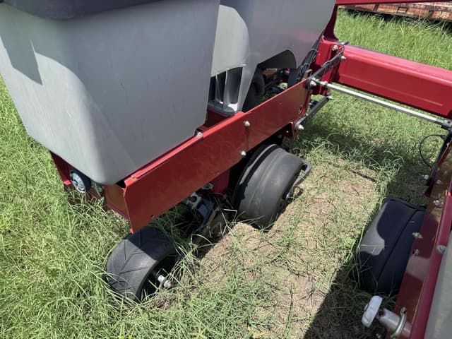 Image of Case IH 1235 equipment image 1