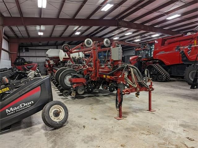 Image of Case IH 1255 equipment image 1