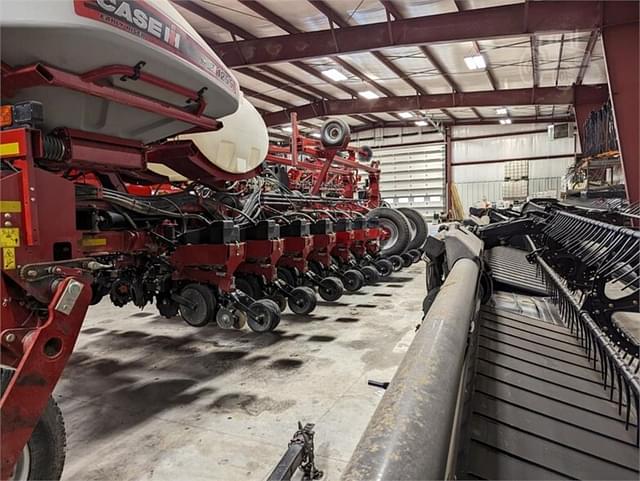 Image of Case IH 1255 equipment image 2