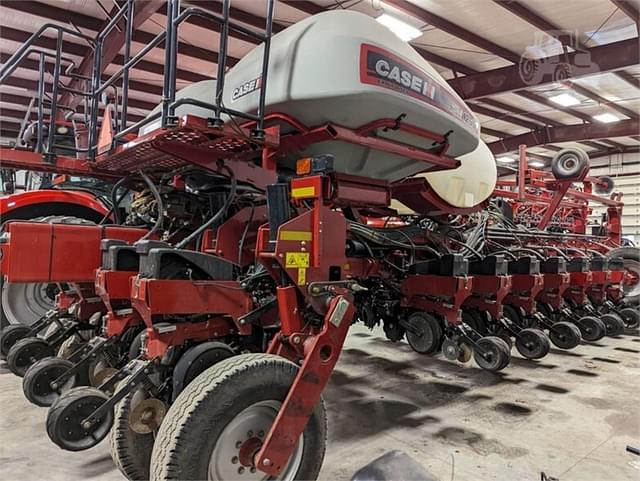 Image of Case IH 1255 equipment image 3