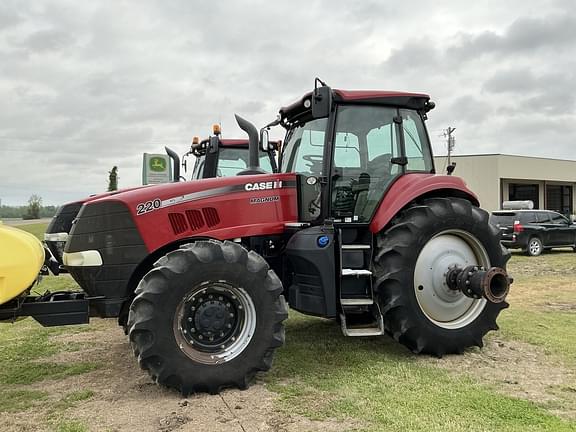 Image of Case IH Magnum 220 equipment image 2