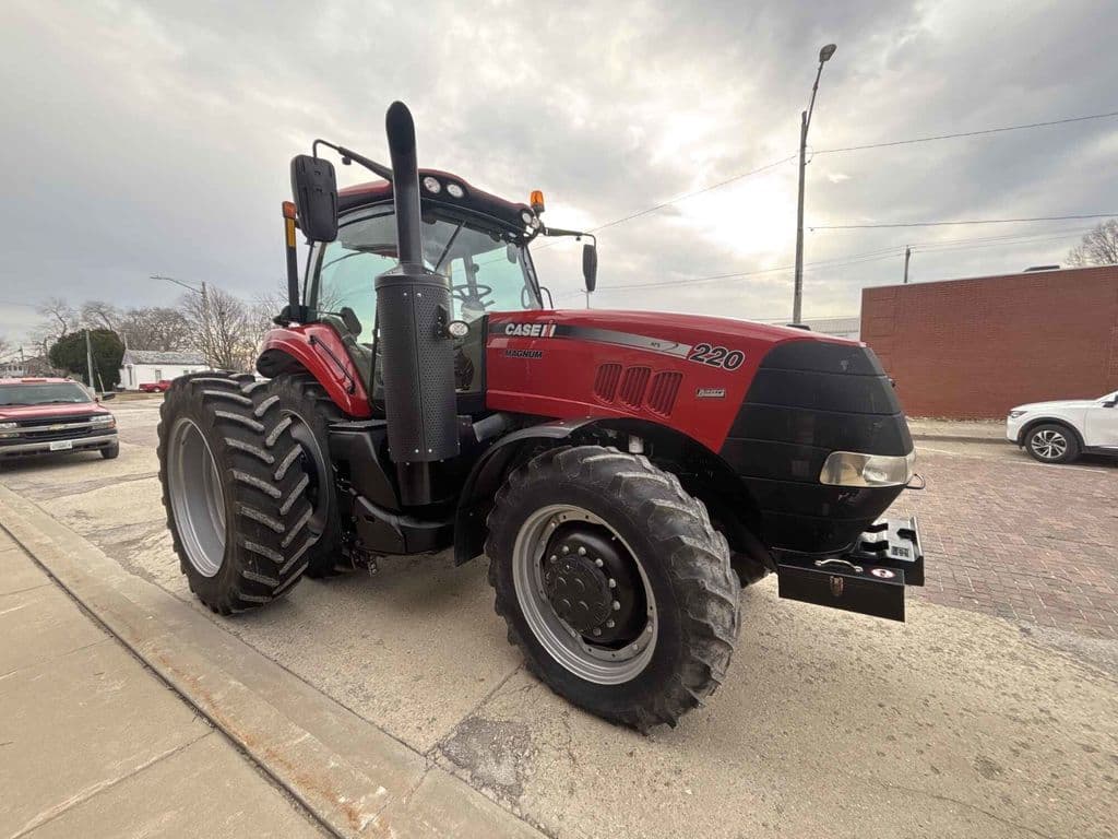 Image of Case IH Magnum 220 Primary image