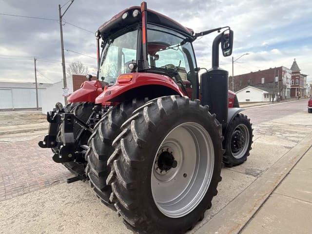 Image of Case IH Magnum 220 equipment image 3