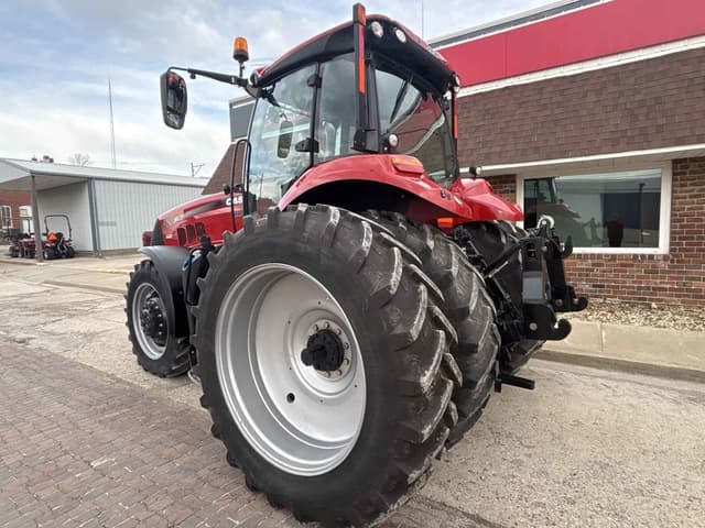 Image of Case IH Magnum 220 equipment image 4
