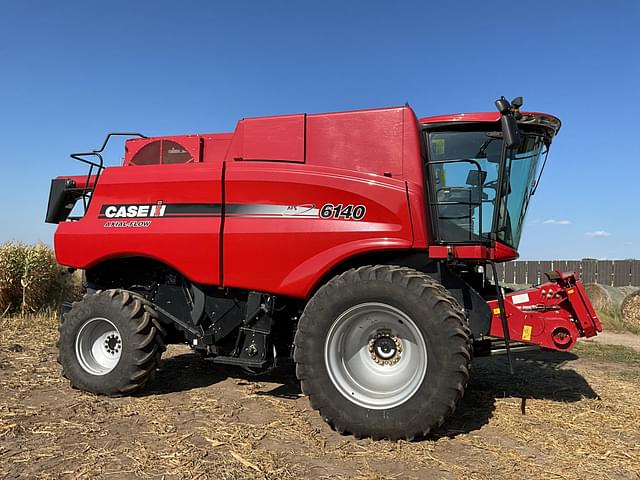 Image of Case IH 6140 equipment image 2