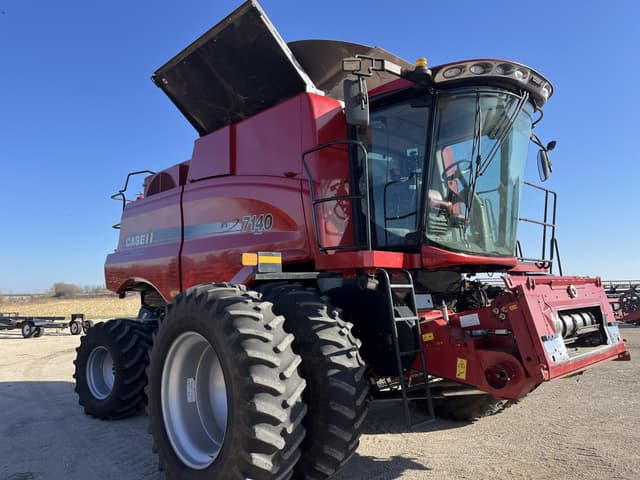 Image of Case IH 7140 equipment image 1