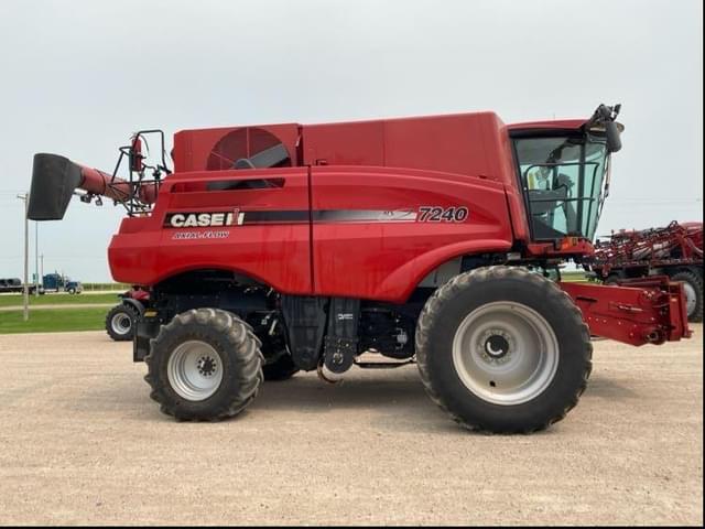 Image of Case IH 7240 equipment image 3