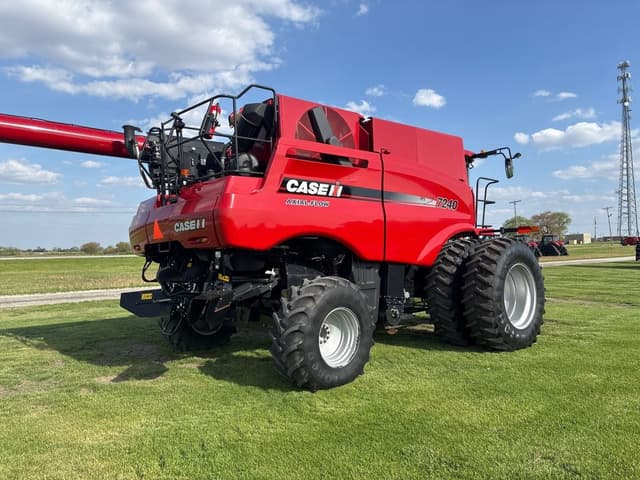 Image of Case IH 7240 equipment image 2
