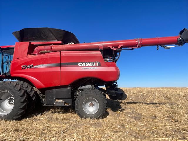 Image of Case IH 7240 equipment image 2