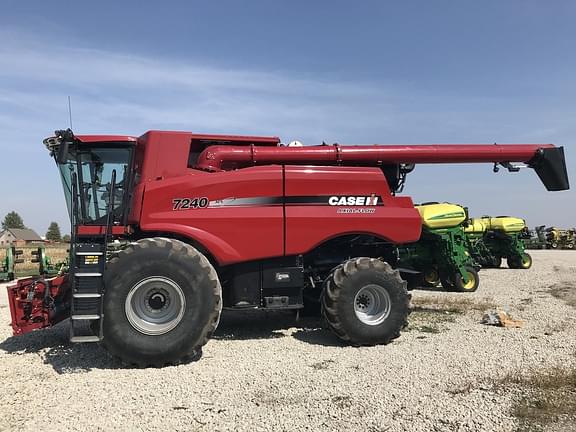 Image of Case IH 7240 equipment image 2