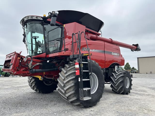 Image of Case IH 8240 equipment image 2