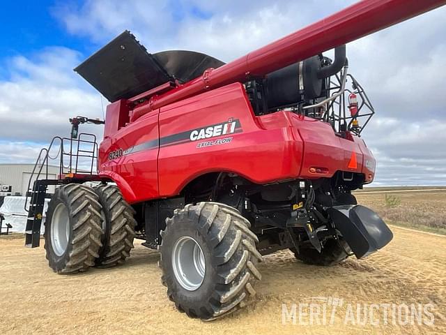 Image of Case IH 8240 equipment image 2