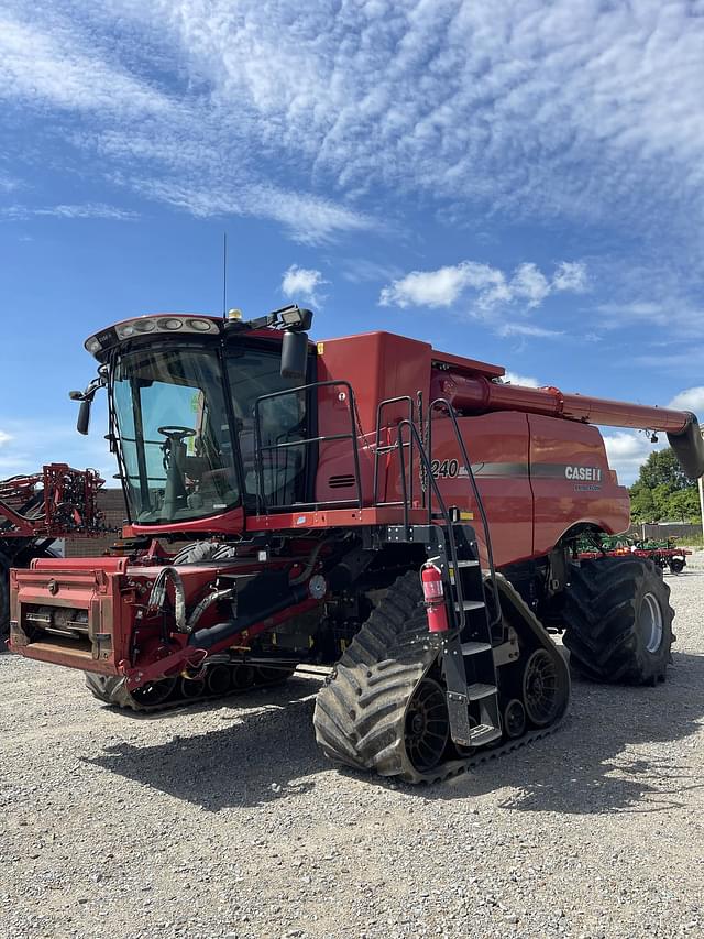 Image of Case IH 8240 equipment image 1