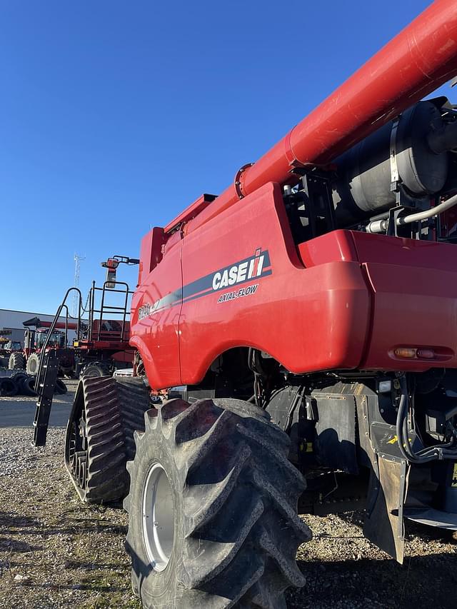 Image of Case IH 8240 equipment image 4