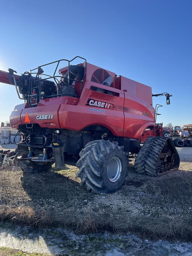 Image of Case IH 8240 equipment image 3