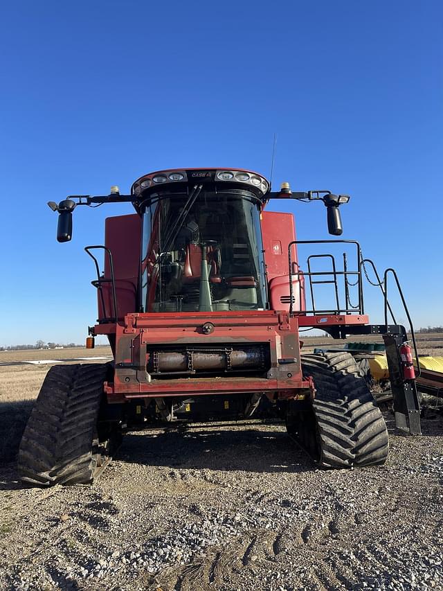 Image of Case IH 8240 equipment image 1