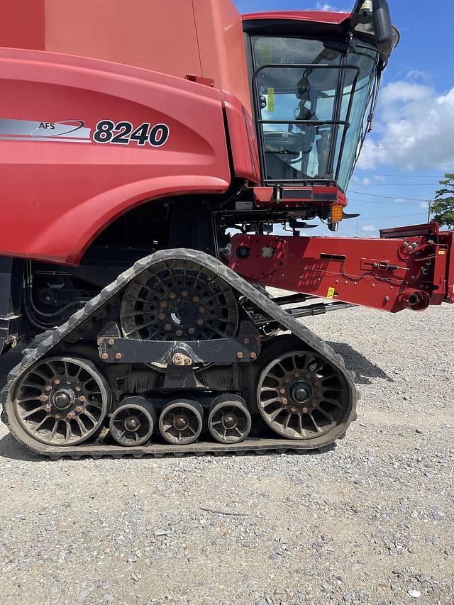 Image of Case IH 8240 equipment image 3
